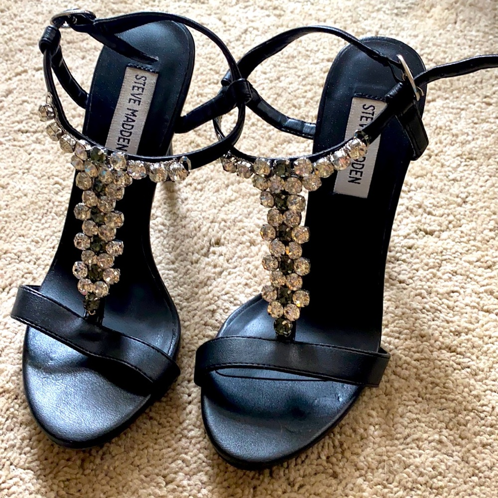 Super cute Steve Madden heels. Only worn once.